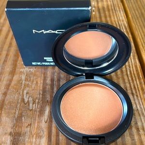 MAC COSMETICS BRONZING POWDER IN REFINED GOLDEN NEW - NEVER USED